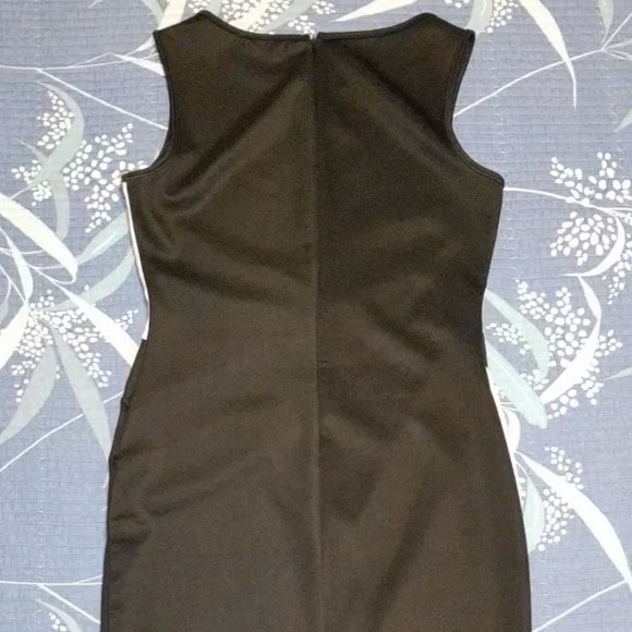 Piao Liang Fu Shi Sleeveless Dress - Black & White - Size: Medium - Picture 4 of 7